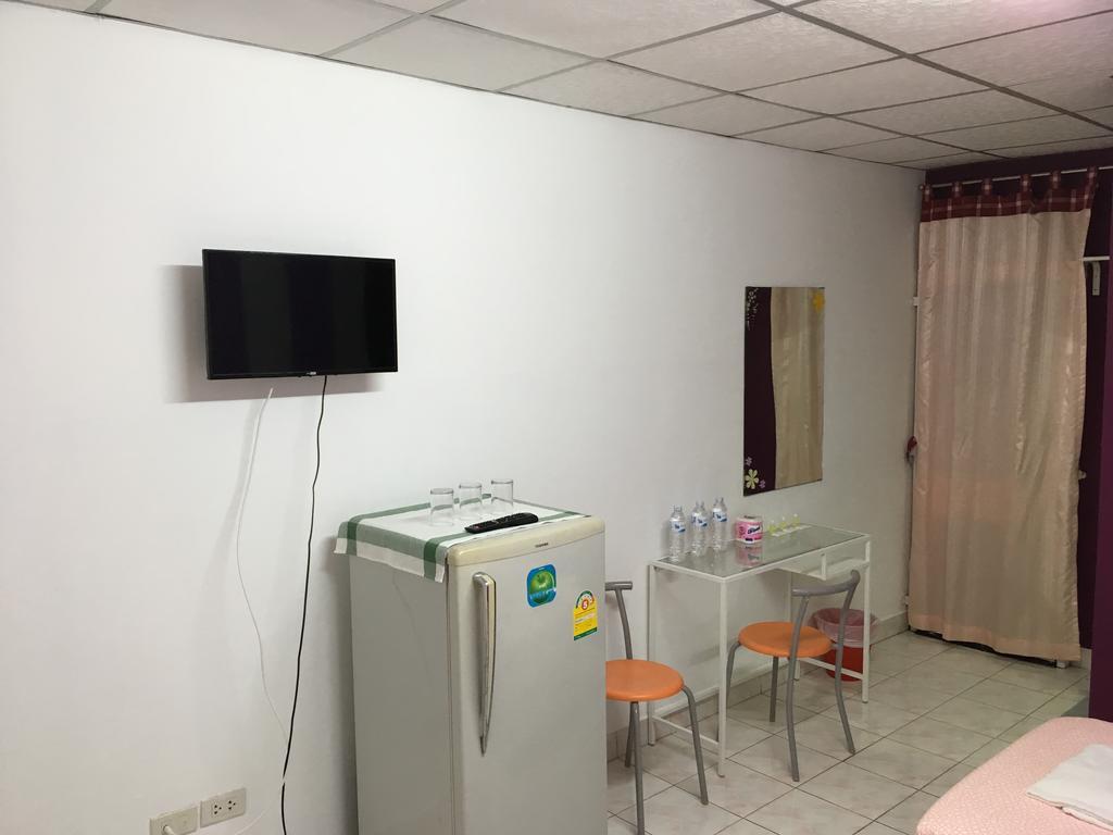 曼谷 华马克帕克爱纽旅舍旅舍 外观 照片
